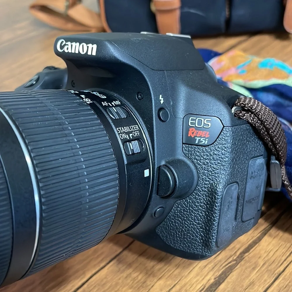 Canon EOS Rebel T5i DSLR